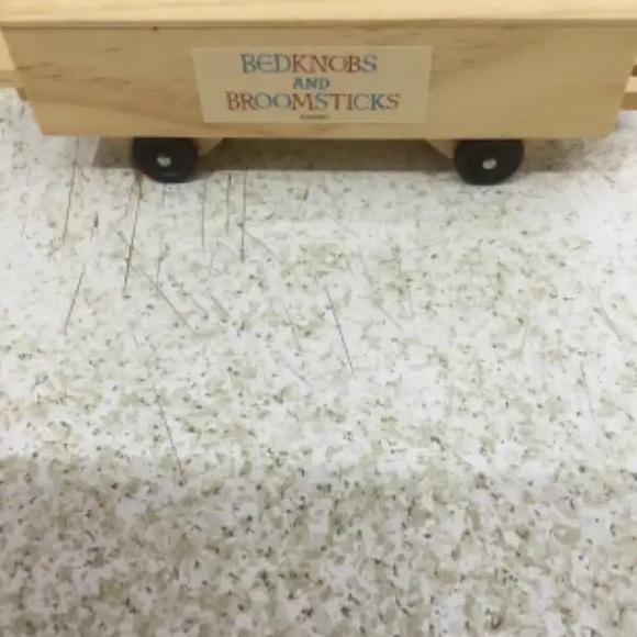 Walt Disney World Bedknobs and Broomsticks Limited Edition Watch - Picture 3 of 3